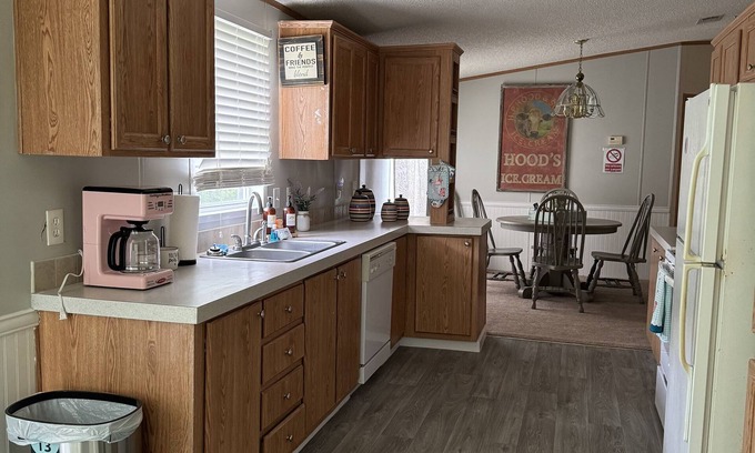 Claiborne Casa | Charming 4-bedroom mobile home with AC, WiFi in amazing West Monroe
