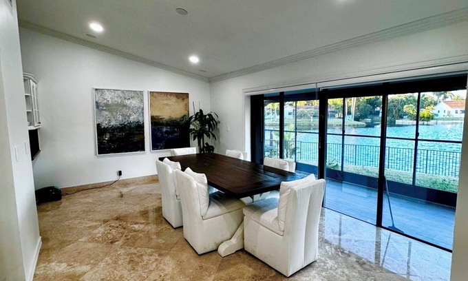 Plantation Villa | Charming 4-bedroom villa with AC and WiFi in serene Plantation