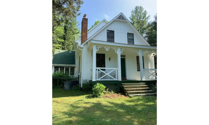 Indian Hill Casa | Charming 4BDRM Farmhouse