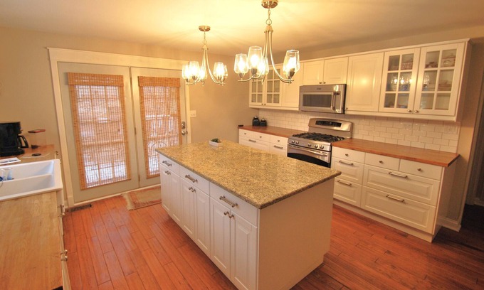 Willowbrook Casa | Charming 5 Bed Burr Ridge House