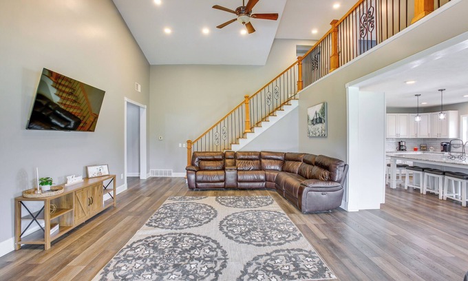 Cadillac Casa | Charming 5-bedroom Cadillac Retreat W/ Private Hot Tub Shared Basketball Court