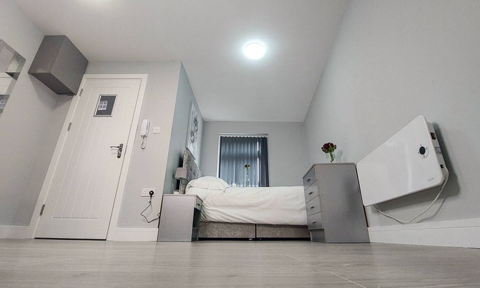 West Bromwich Apartamento | Charming Accommodation Close to Birmingham
