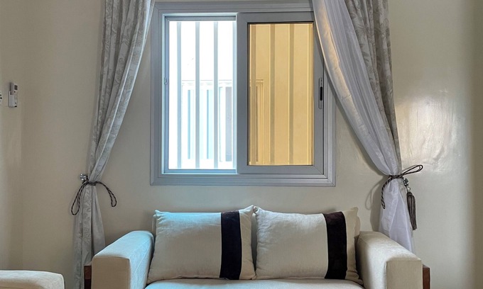 Dakar-Plateau Apartamento | Charming Air-Conditioned 3-Bedroom, Near Les Mamelles Ouakam