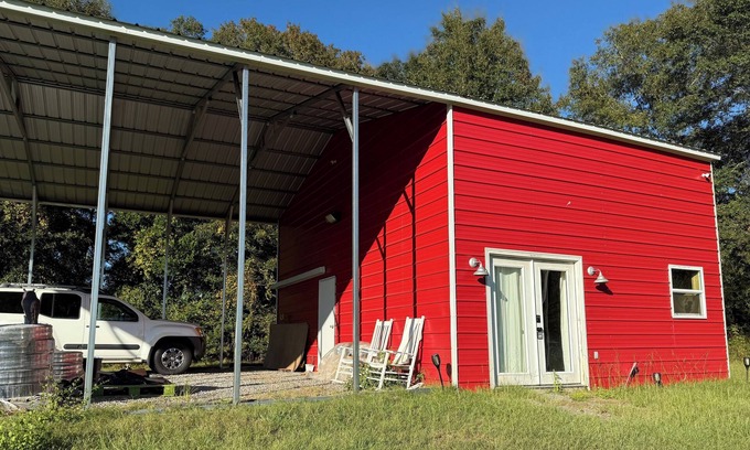 Grady Casa | Charming and quiet 1-bedroom loft barndominium on 12 acres with RV hookups