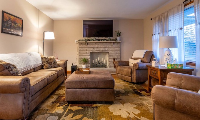 Lancaster Casa | Charming and Spacious 3 Bedroom Home in Lancaster