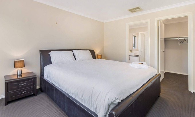 Epsom Casa | Charming and Upscale Home Free Parking