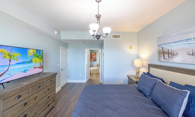 Long Beach Complejo | Charming and Cozy 3-bedroom resort with fitness room, WiFi in Panama City Beach