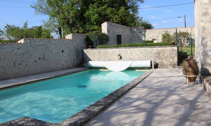 Allemans Apartamento | charming apartment in a 16th century mansion