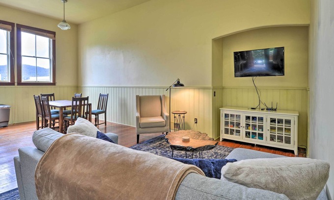 Blue Lake Apartamento | Charming Apartment in Downtown Blue Lake!