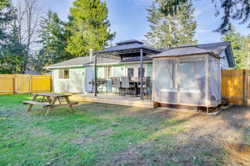 Arlington Casa | Charming Arlington Home with Hot Tub and Fenced Yard!