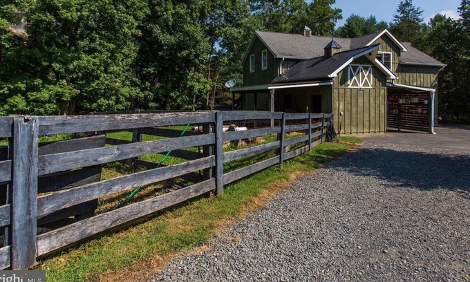 Lakeview Casa | Charming Barn House