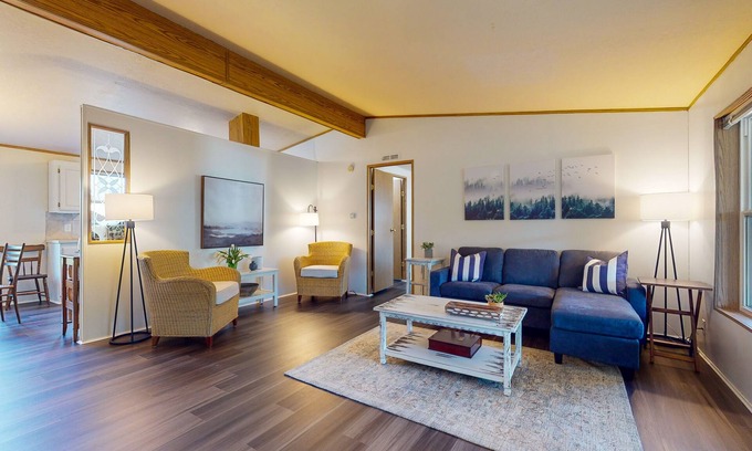 Ocean Park Casa | Charming Bay Front Privacy.