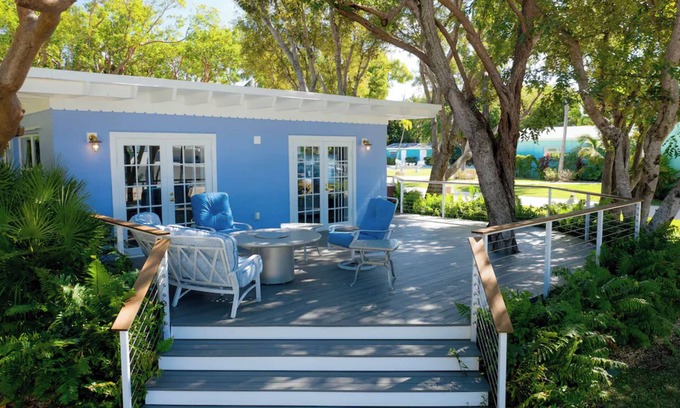 Upper Matecumbe Key Cabaña | Charming Bayfront Cottage in Heart of Islamorada with Pool, Dockage, Beach, Kayaks & More