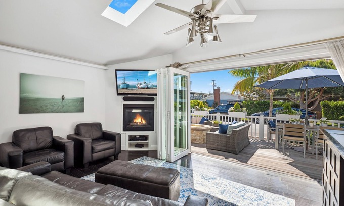 Corona del Mar Casa | Unidad frontal, lado del océano de PCH - ¡Camina a la arena y al pueblo!