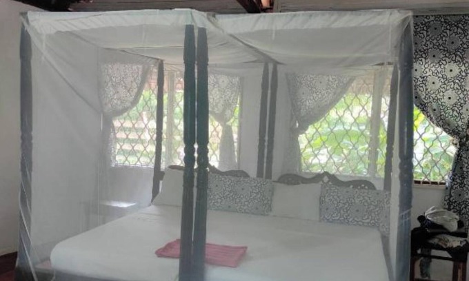 Ukunda Casa | Charming beachfront 4-bedroom cottage in Msambweni, 45 minutes from Diani.