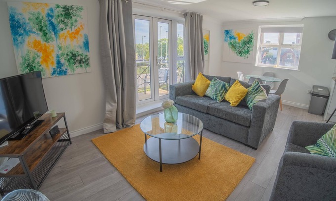 Bedford Apartamento | Charming Bedford 2BR walking distance to Hospital, Train Station and Town Center