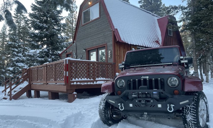 Meadow View Heights Cabina | Charming Blue Farmhouse Cabin