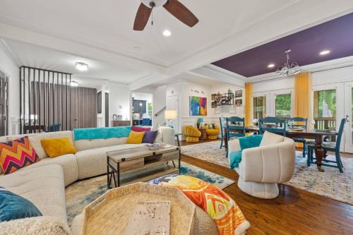 East Side Casa | Charming Boho Getaway -Near Downtown- Sleeps 10