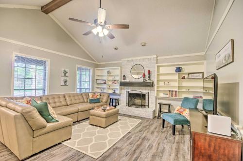 Flowood Casa | Charming Brandon Home with Deck, Charcoal Grill
