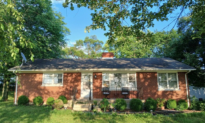 Georgetown Casa | Charming Brick Ranch in horse heaven! Just 13 mins to Kentucky Horse Park.