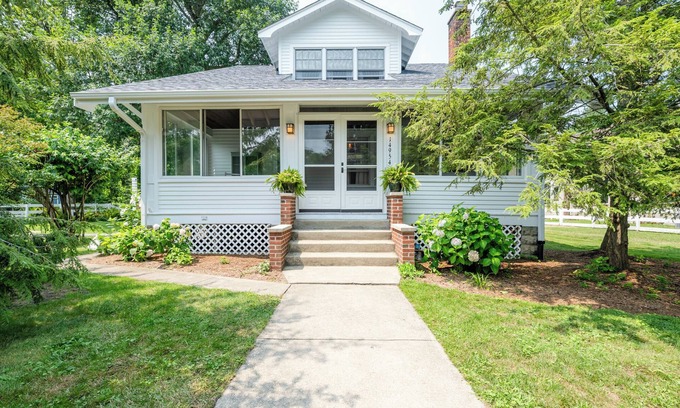 Lakeside Casa | Charming Bungalow a Short Stroll from Lake Michigan!