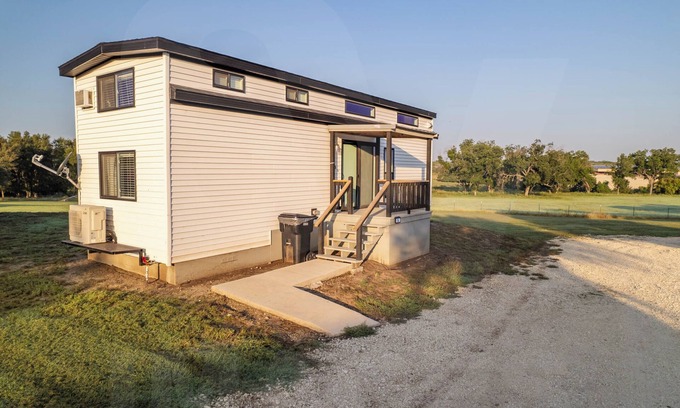 Hamilton Cabina | Charming cabin 14 in Hamilton with AC - perfect for a cozy getaway