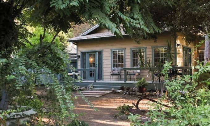 Silverado Casa | Charming cabin getaway in tranquil Silverado Canyon in the Santa Ana Mountains