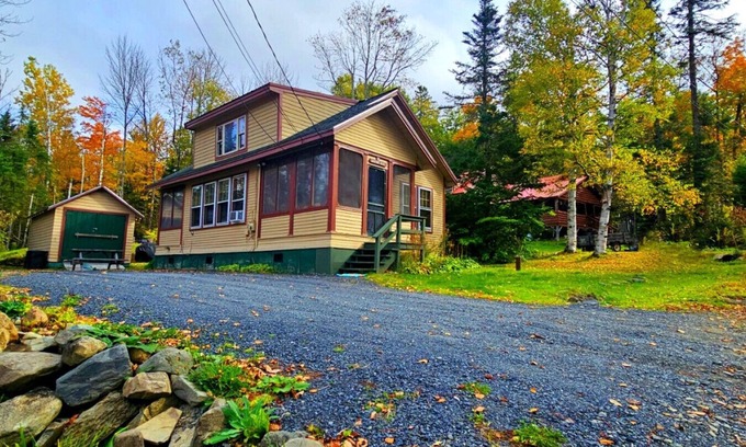 Greenville Cabina | Charming Cabin with Wood Stove, Fire Pit and Porch!