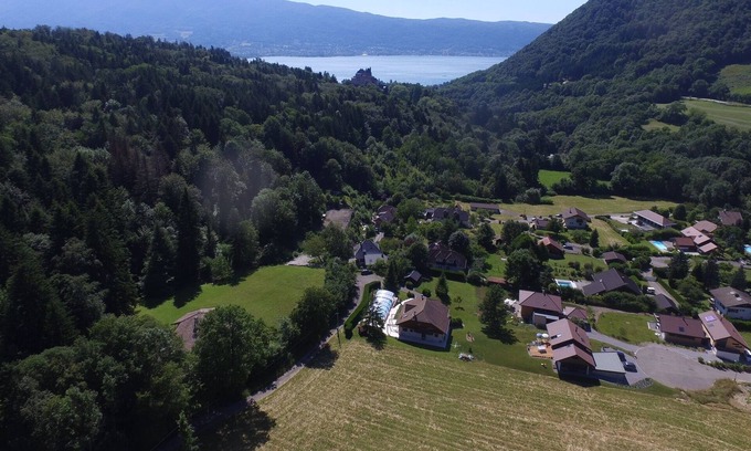 Bluffy Chalet De Esquí | Encantador chalet en Bluffy con magníficas vistas del lago de Annecy