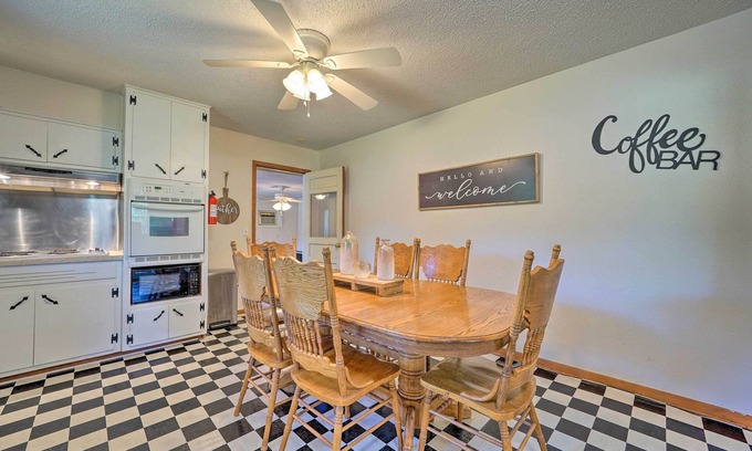 Clayton Casa | Charming Clayton Home ~ 4 Mi to Sardis Lake!