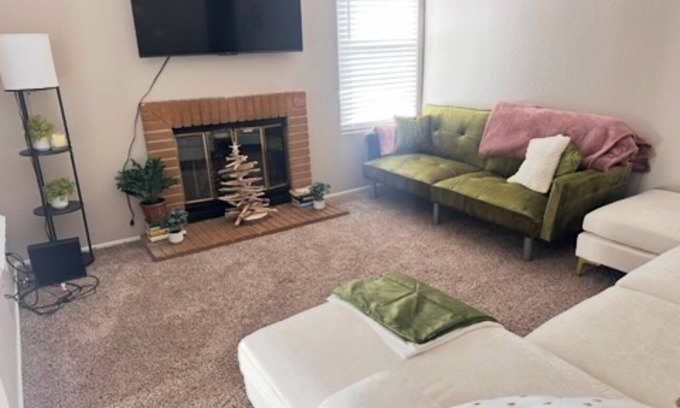 Arden-Arcade Apartamento | Charming clean 2-bedroom apartment with WiFi, AC in awesome Sacramento Arden