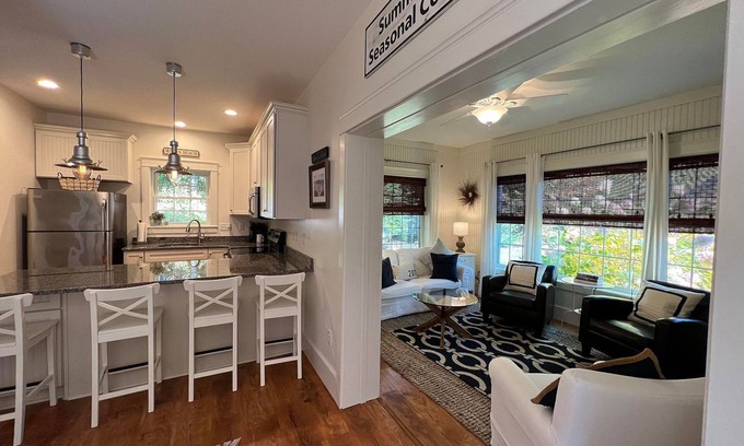 Wells Cabaña | Charming Coastal Cottage 5 Minute Drive to Wells Beach