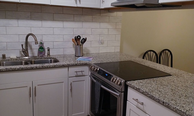 Northeast Heights Condominio | Charming condo centrally located with a garage, tastefully updated, pet friendly