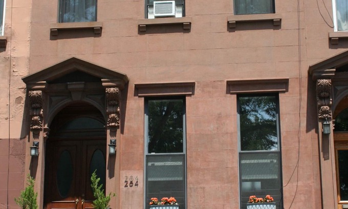 Carroll Gardens Casa | Encantador, conveniente y espacioso 2BR Carroll Gardens Brownstone
