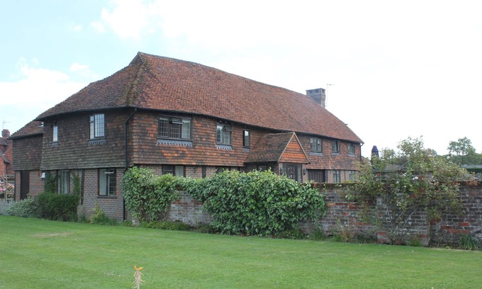 Godalming Casa | Granero de 4 dormitorios convertido con vistas a una casa señorial en un entorno tranquilo