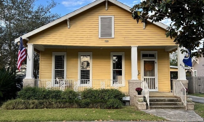 Crowley Casa | Charming cottage in downtown historic district