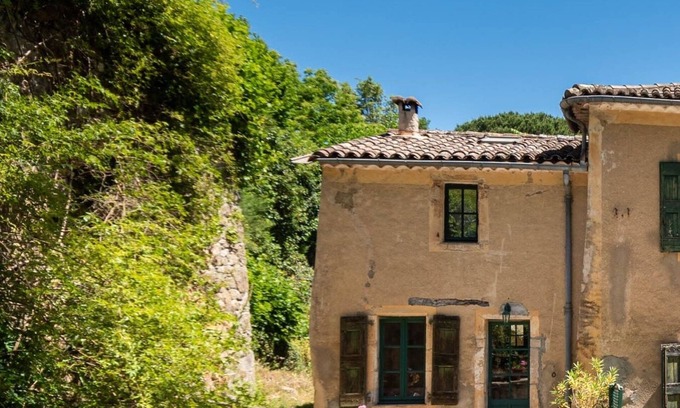 Colognac Casa | Charming cottage in lush countryside surrounded by llamas