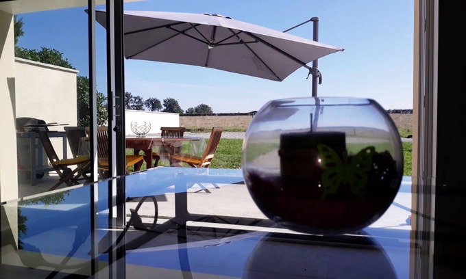 Chalain-le-Comtal Cabaña | Casa rural con piscina compartida, campo, y confort moderno cerca de Montbrison.