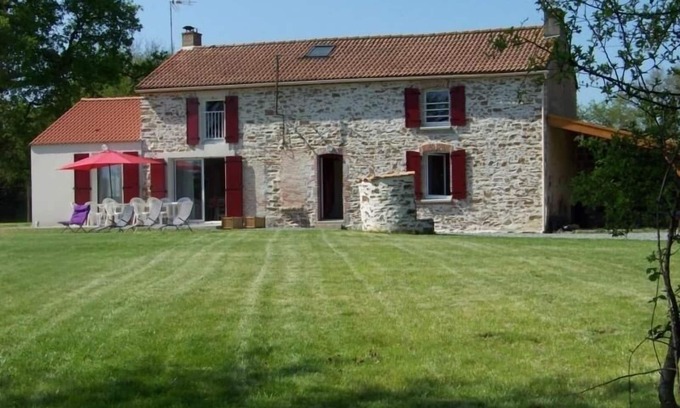 La Roche-sur-Yon Cabaña | Casa rural reformada con jardín, terraza y wifi en La Roche-sur-Yon