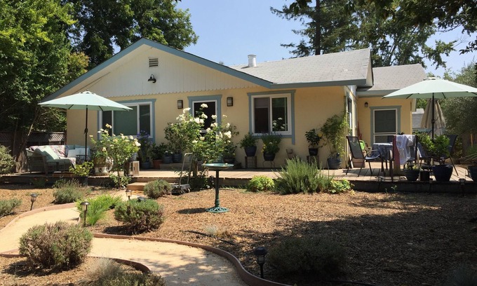 Kenwood Casa | Encantadora casa de campo ubicada en Kenwood Village, el corazón de la región vinícola.