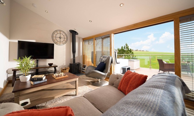 Stoke Rivers Cabaña | Charming countryside cottage for couples with private hot tub and communal games room.