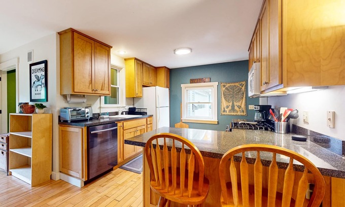 Montpelier Casa | Charming dog-friendly house w/ pellet stove, yard, wifi, patio, w/d, central air