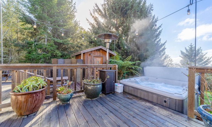 Fortuna Casa | Charming dog-friendly home with fireplace, pool table & access to fitness room