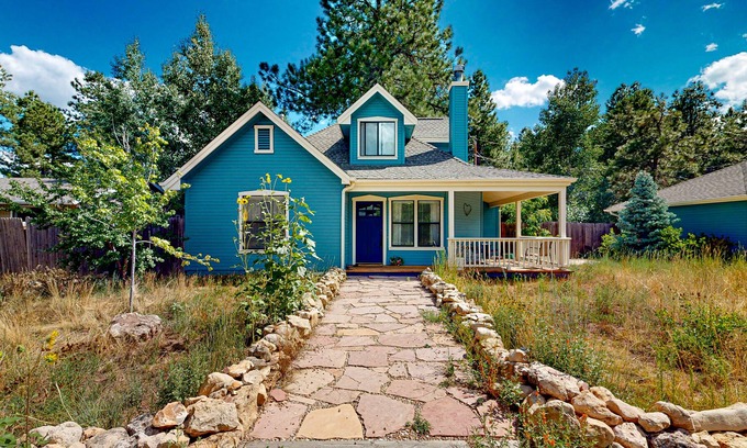 Mountainaire Casa | Charming dog-friendly home with patio, full kitchen, enclosed yard, & W/D