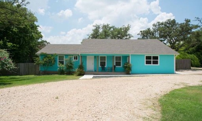 Manchaca Casa | Charming Double Master Luxury Home with a convenient short drive to everything!