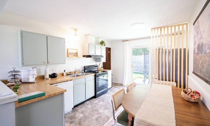 Champaign Casa | Charming Duplex, King Bed, Quiet Area, Near UIUC