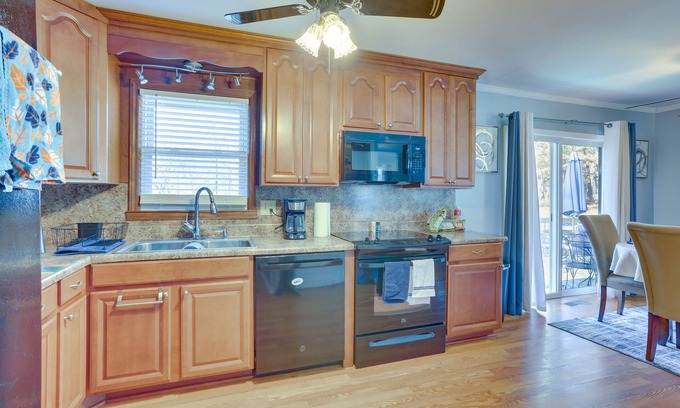 Cascade Casa | Charming Eden Home w/ Furnished Deck & Fire Pit!