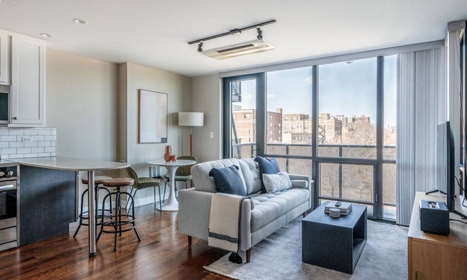 Edgewater Beach Apartamento | Charming Edgewater 1BR, nr Thorndale Red Line Station, by Blueground