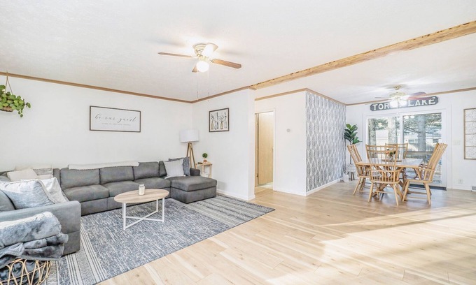 Rapid City Casa | Charming Family Friendly Cottage Near Torch Lake