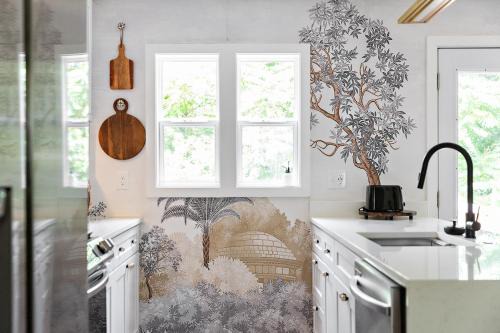 Jefferson Manor Casa | Charming Family Home Sleeps 8 near DC, Historic Old Town VA, & National Harbor